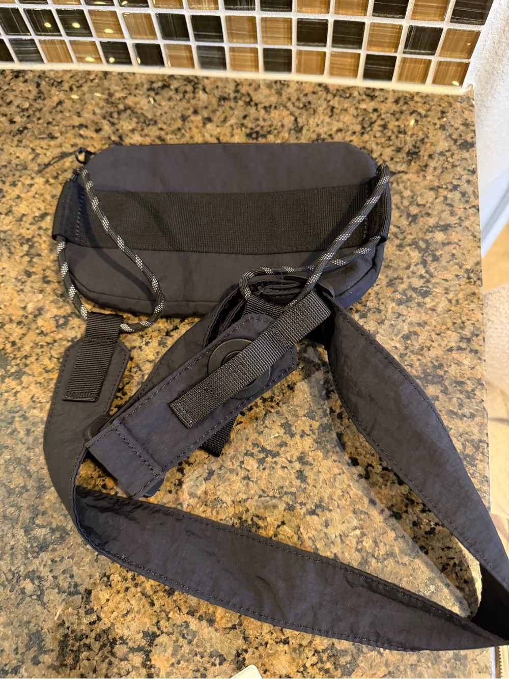 Lululemon Pop It Off crossbody bag - Picture 3 of 6